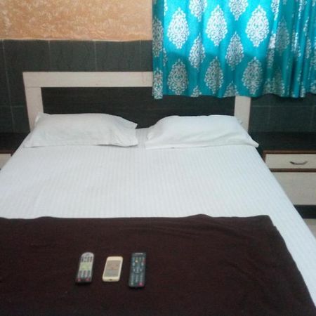 Hotel Sarang Lodge 潘韦尔 外观 照片