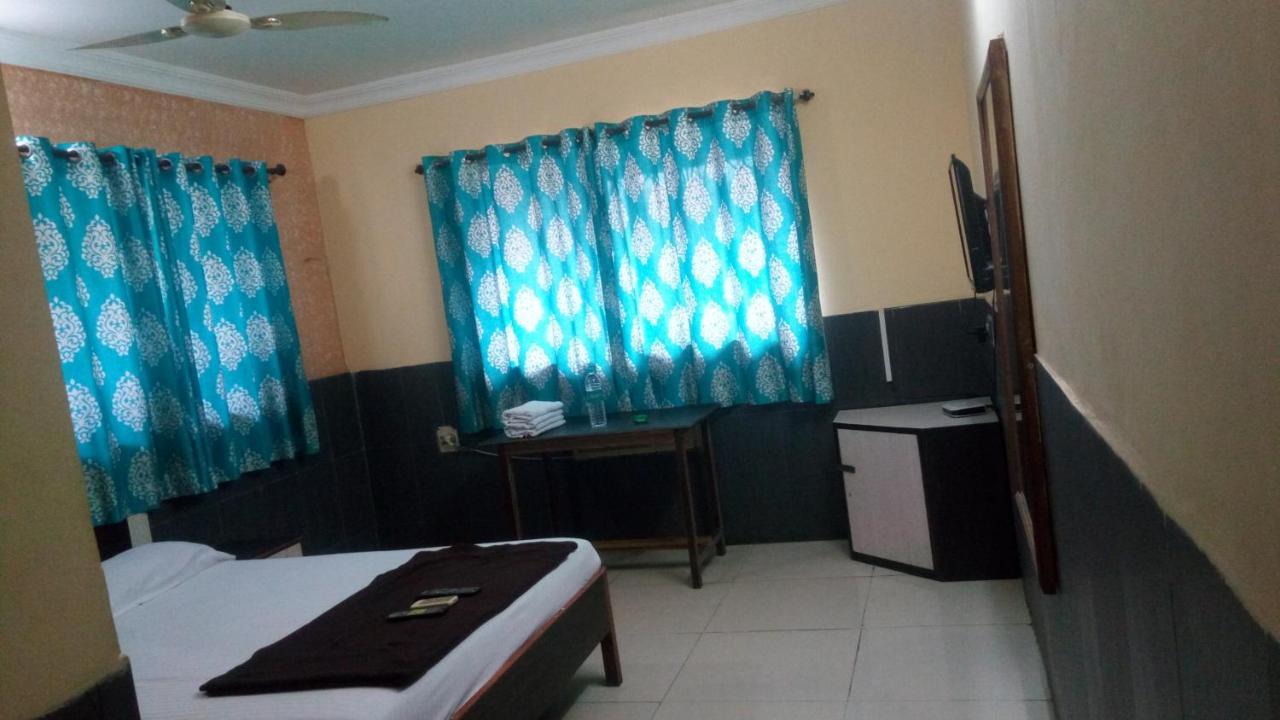 Hotel Sarang Lodge 潘韦尔 外观 照片