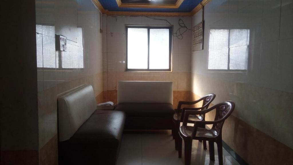Hotel Sarang Lodge 潘韦尔 外观 照片