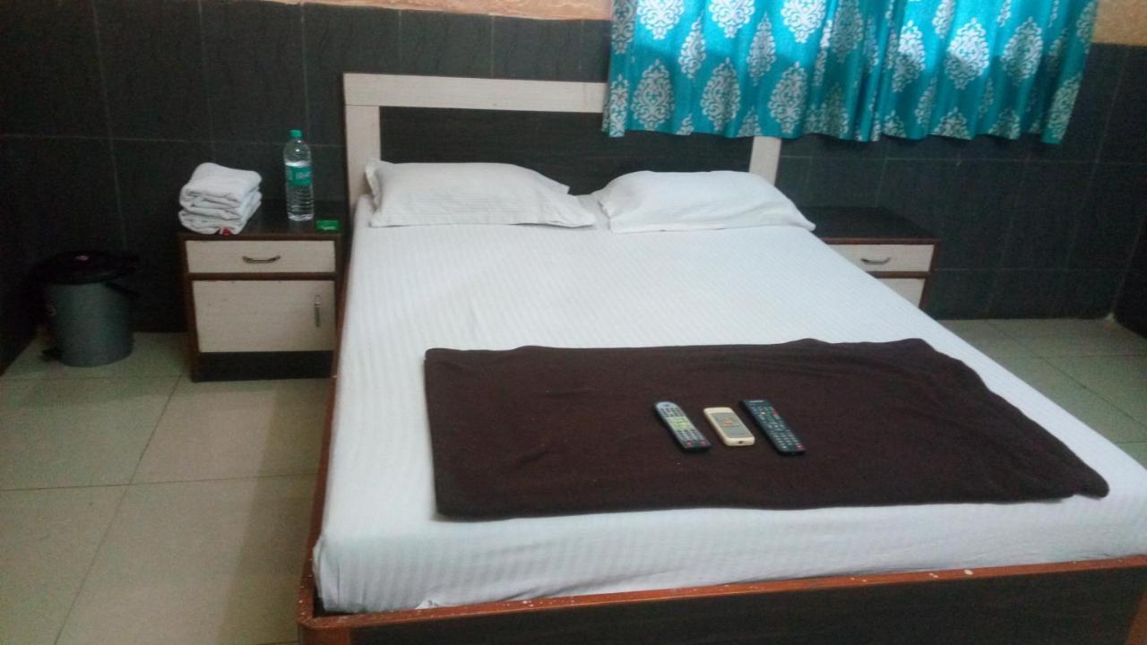 Hotel Sarang Lodge 潘韦尔 外观 照片