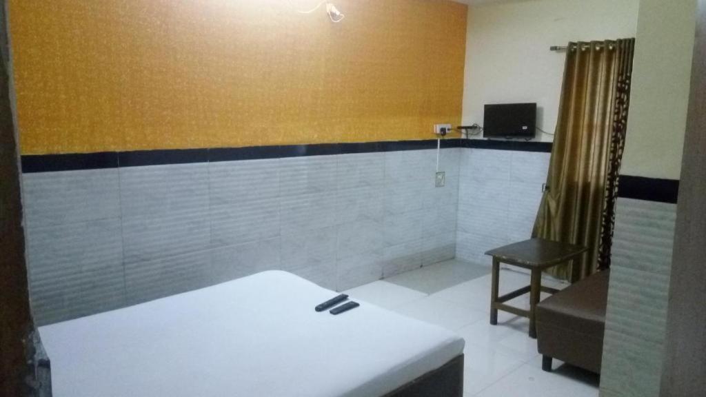 Hotel Sarang Lodge 潘韦尔 外观 照片