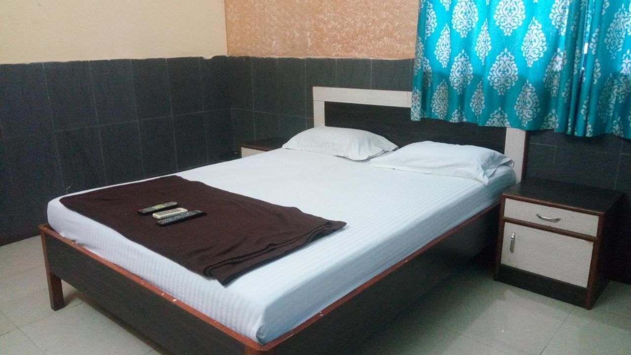 Hotel Sarang Lodge 潘韦尔 外观 照片