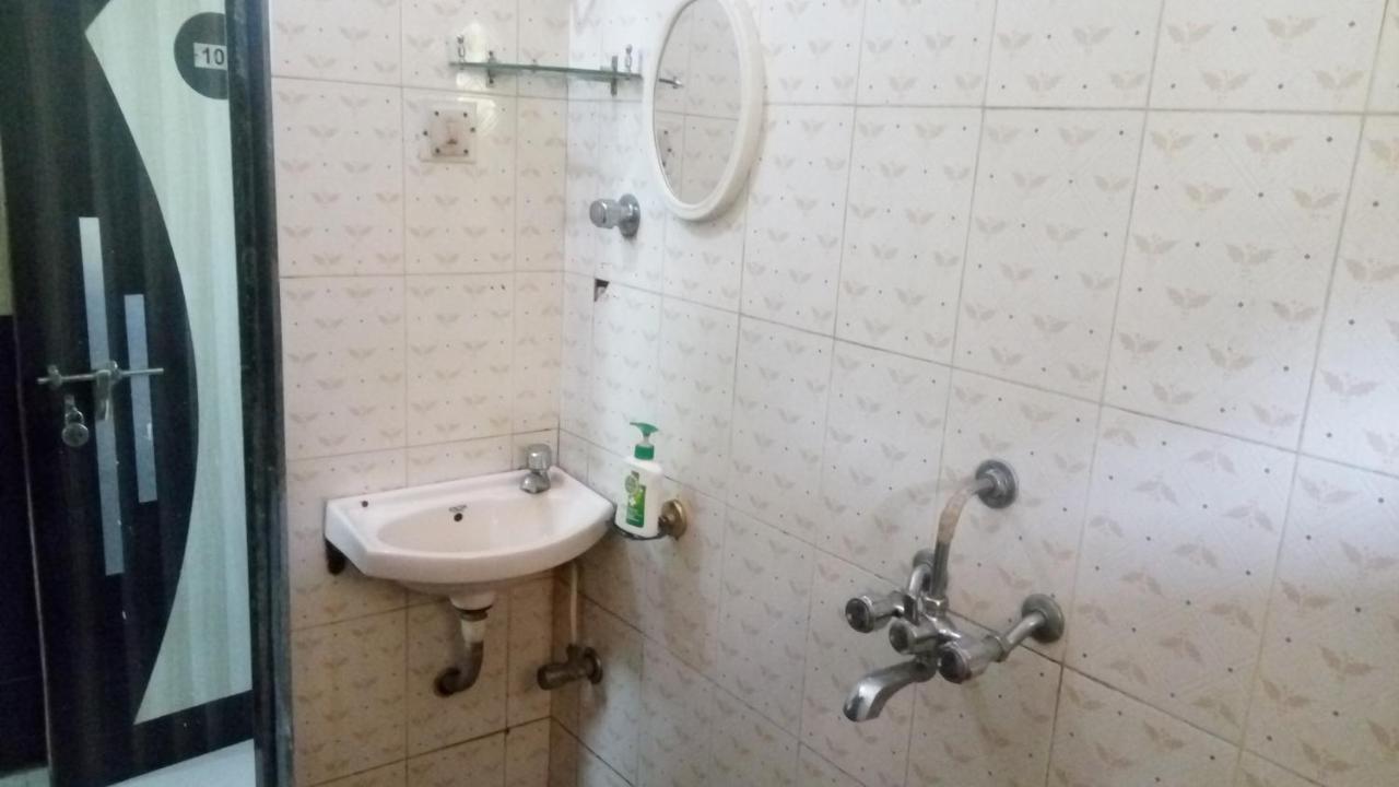 Hotel Sarang Lodge 潘韦尔 外观 照片