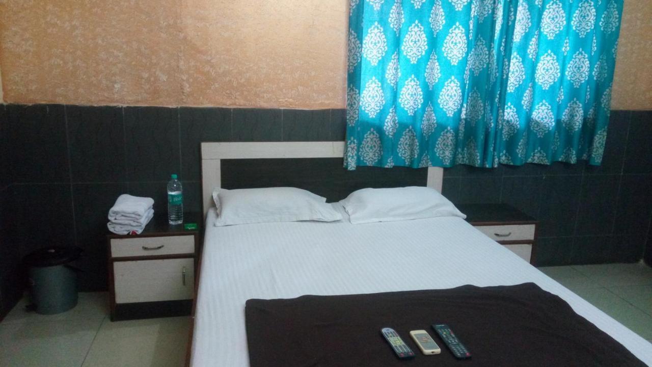 Hotel Sarang Lodge 潘韦尔 外观 照片