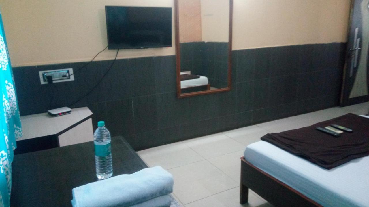 Hotel Sarang Lodge 潘韦尔 外观 照片
